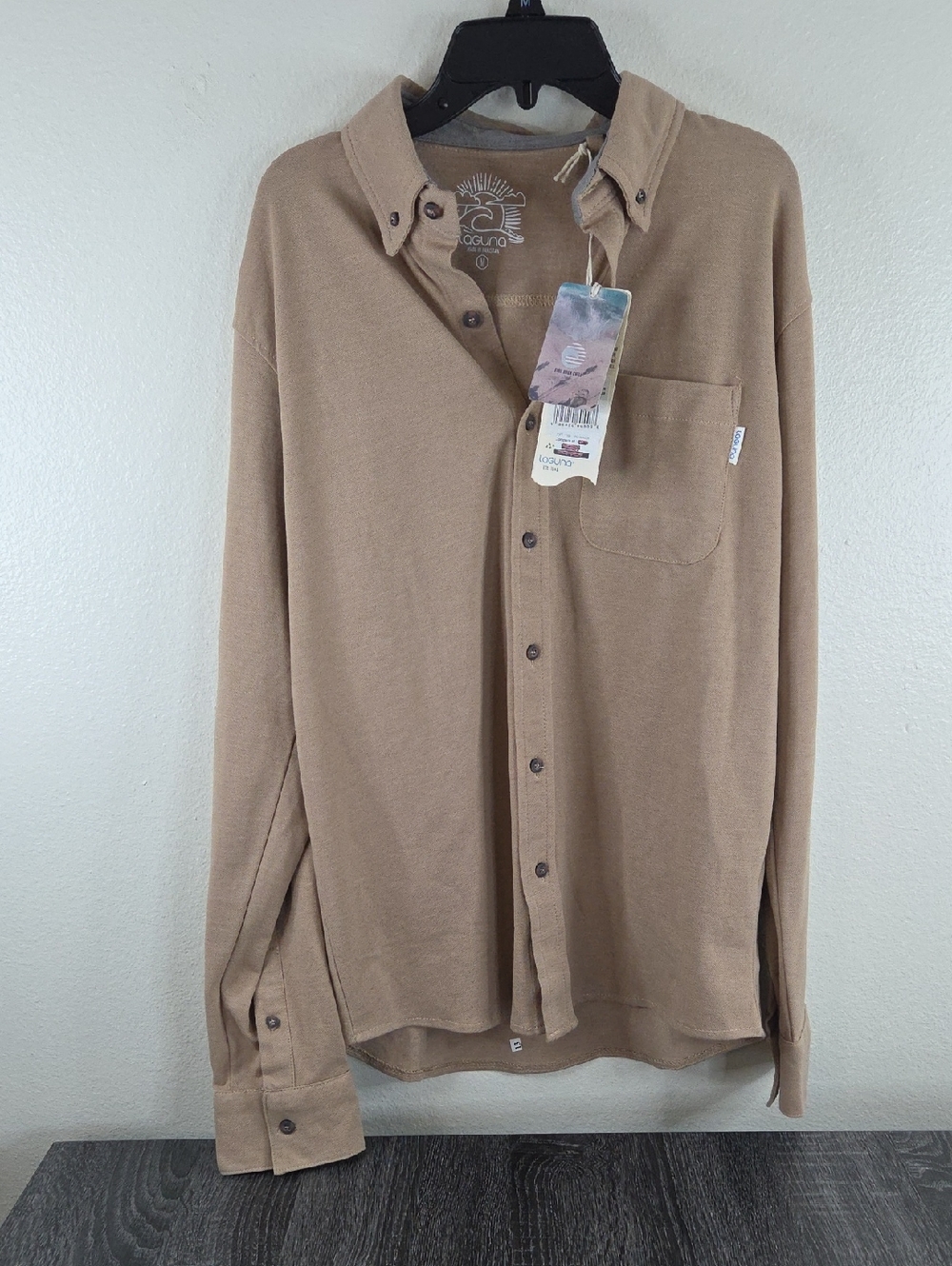 LAGUNA Men's Tan Button-Down Shirt MED Classic Long Sleeve Coastal Tan